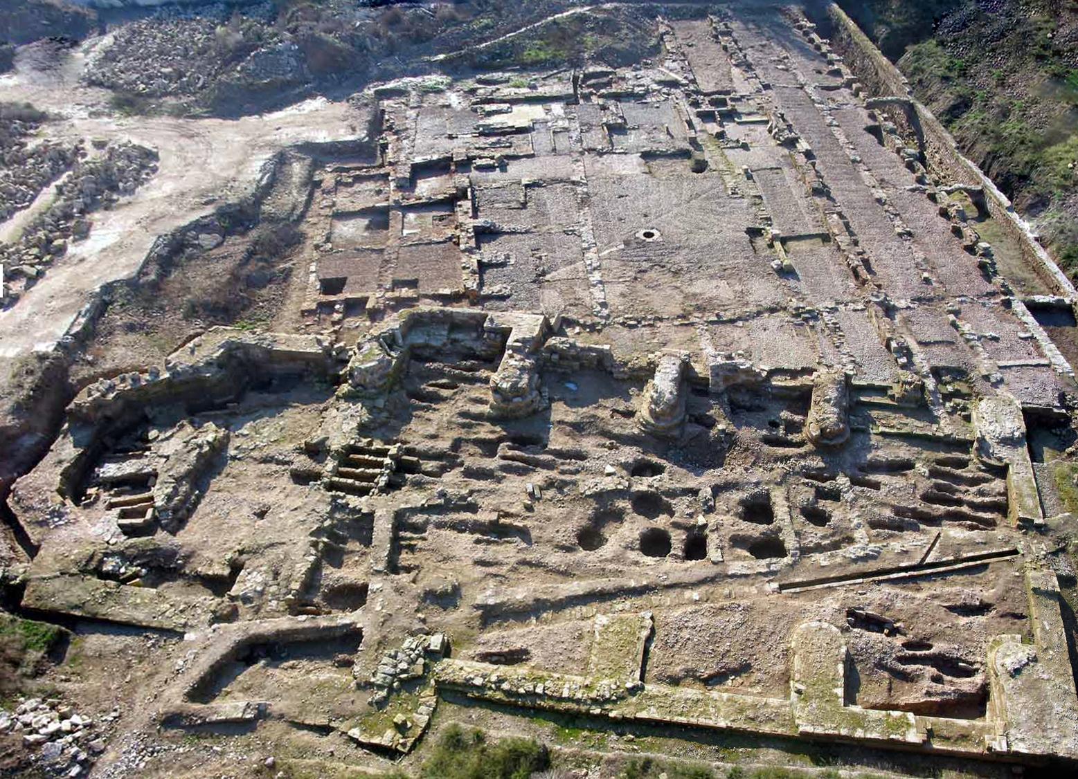 Foto aérea de las estructuras del yacimiento de Valbuena al concluir las campañas de excavación.