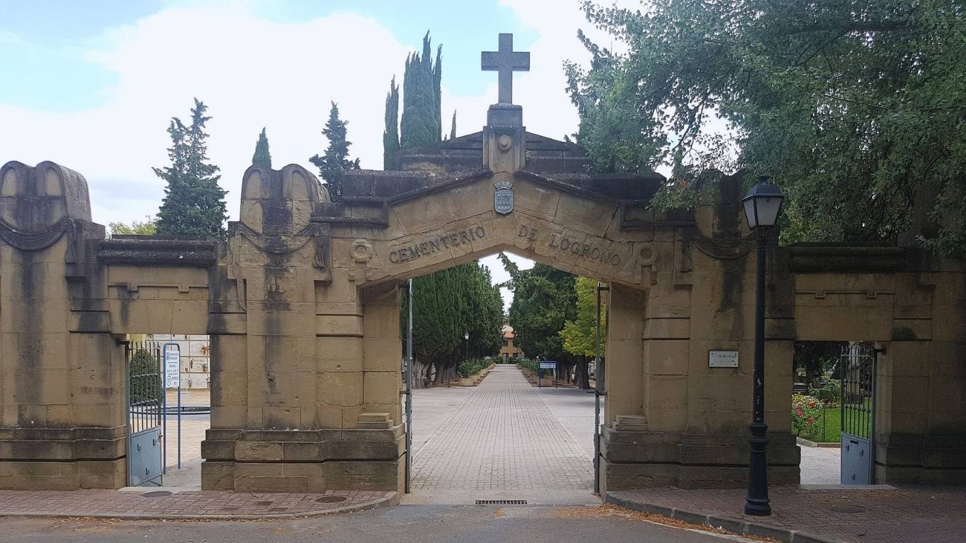 Entrada al cementerio de Logroño