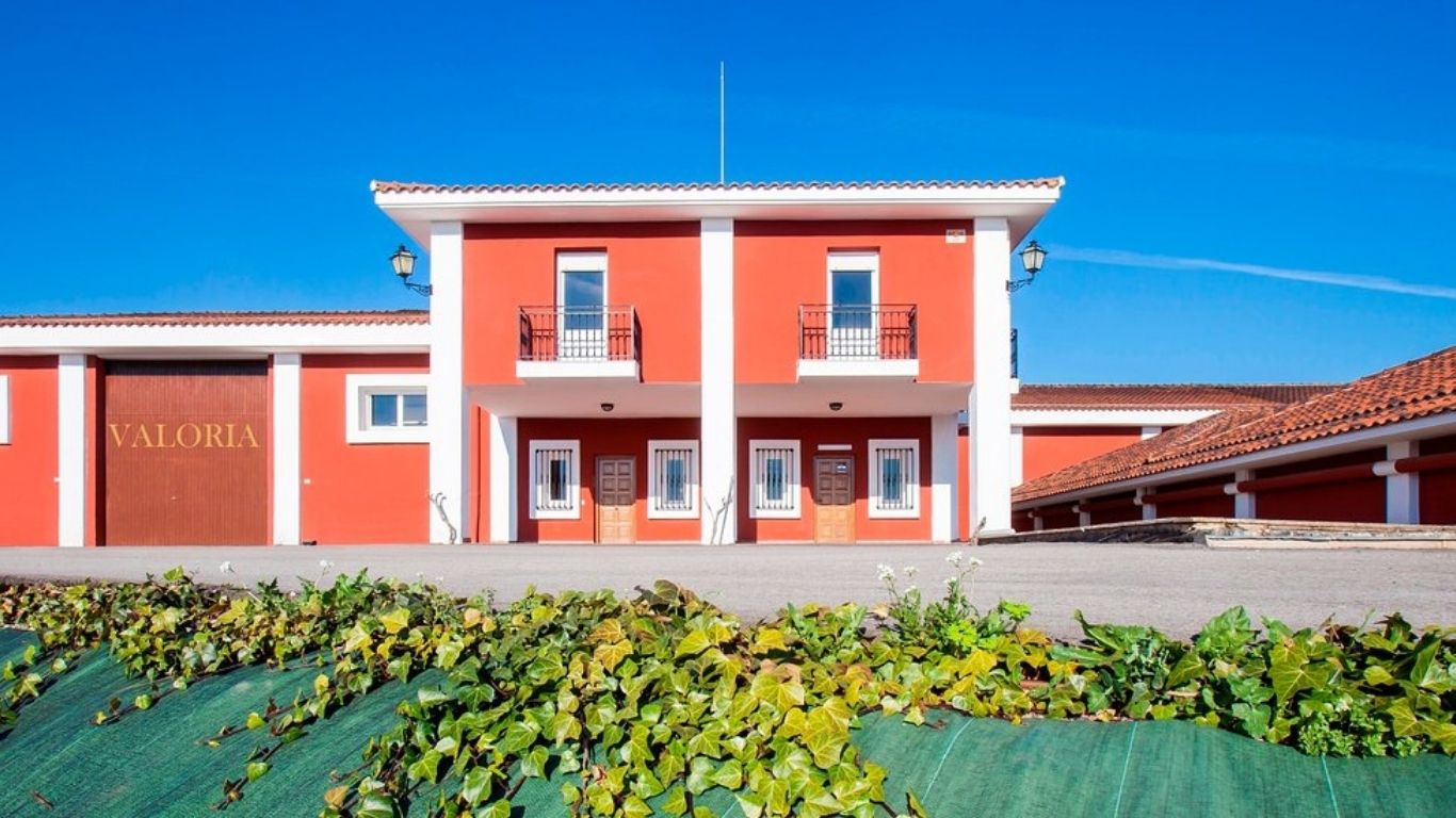 Fachada de Bodegas Valoria