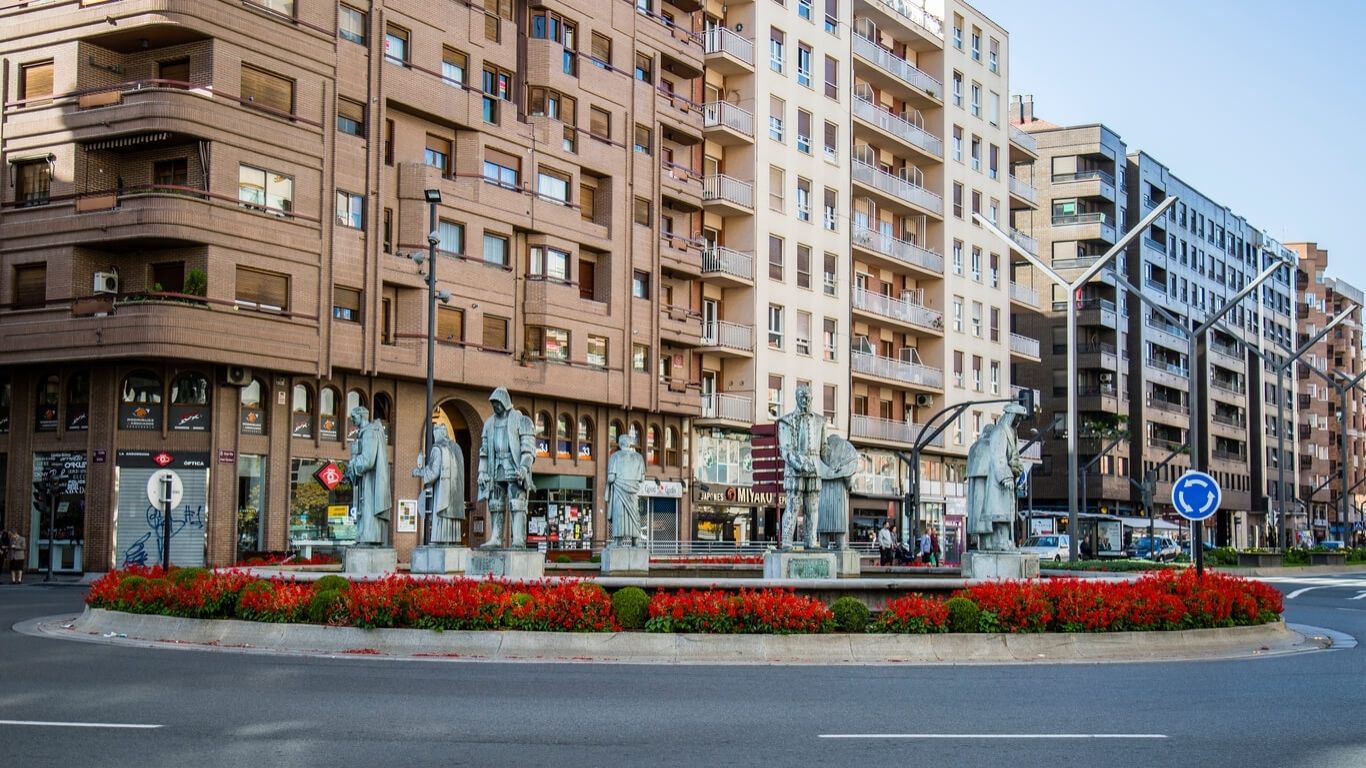 Rotonda con estatuas de La Gran Vía