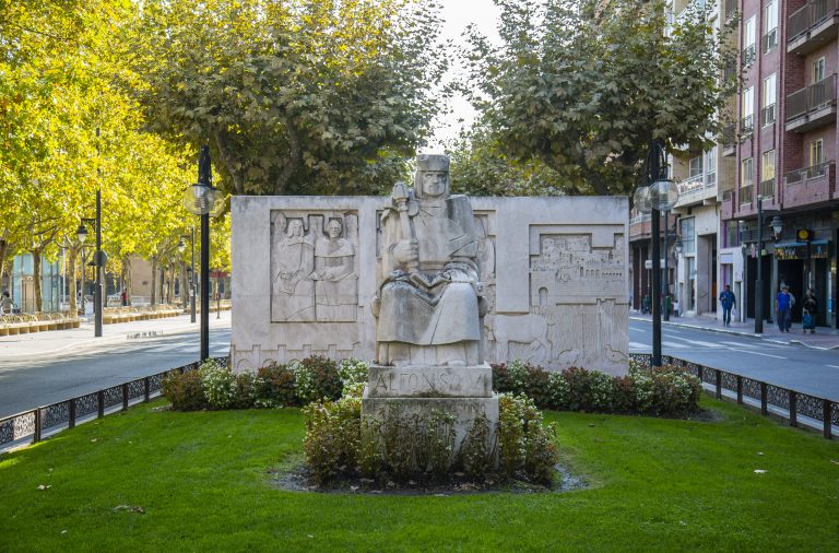 Escultura de Alfonso X El Sabio