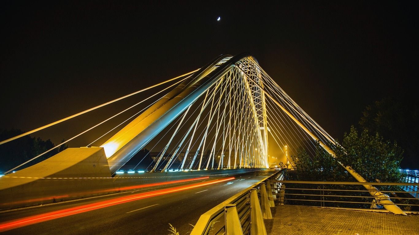 Puente de Sagasta de noche