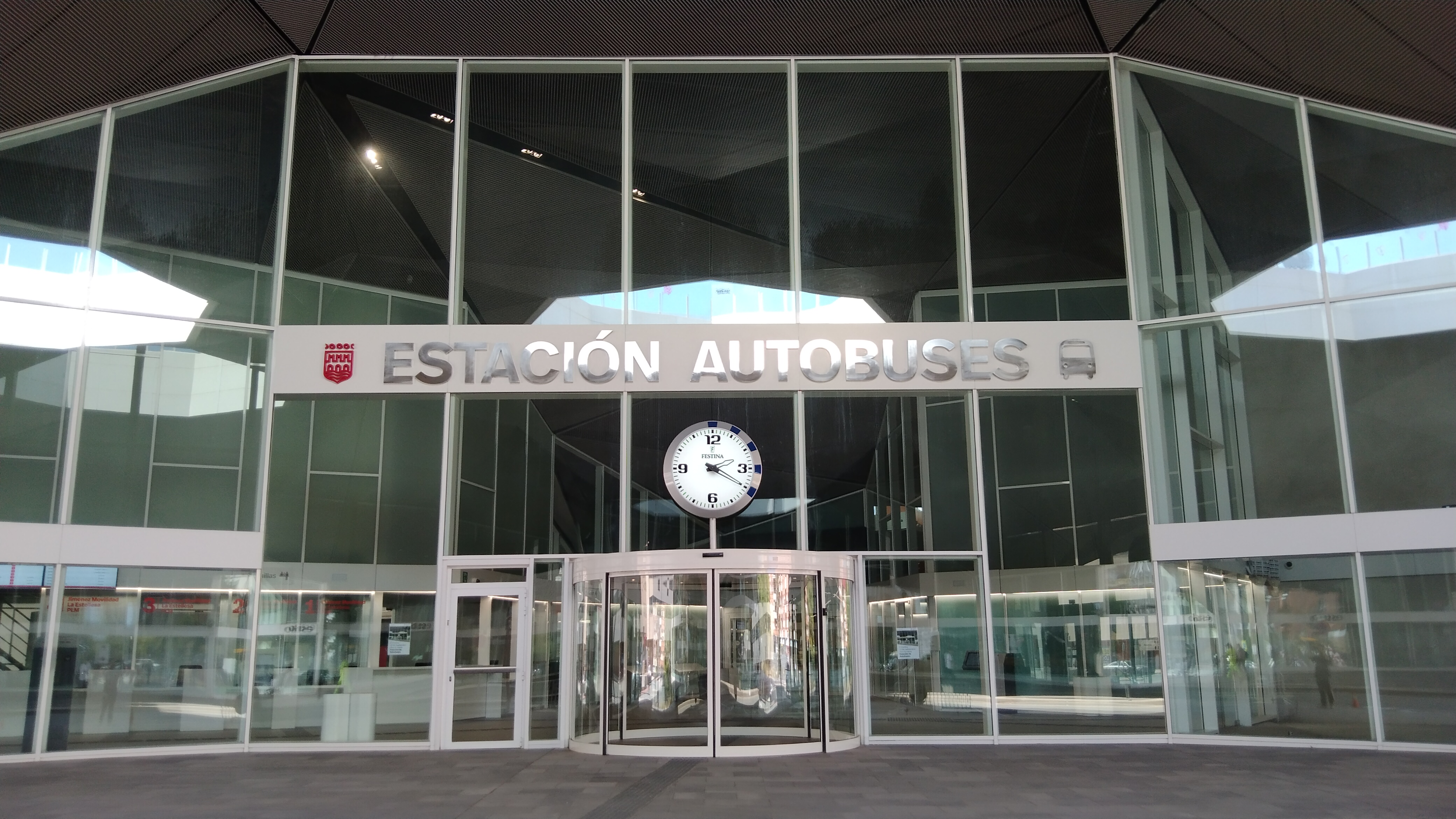 Fachada de la Estación de Autobús nueva